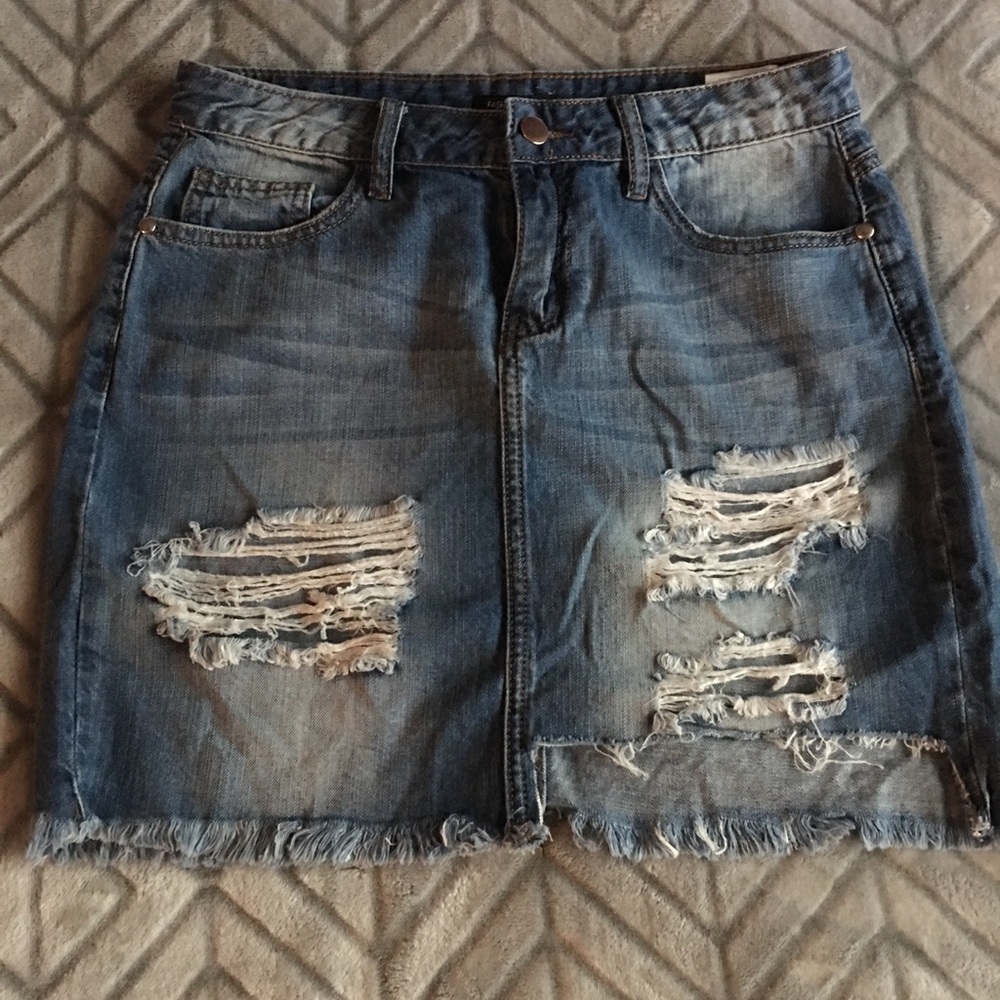 Brand new shredded denim skirt sexy for summer ♥️